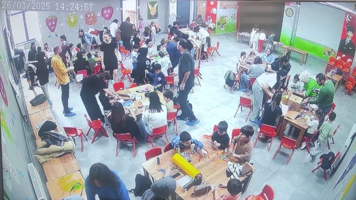 e Twinning projelerinde öğrencilerimiz ve velilerimiz e Twinning projelerinde işbirliği içinde çalışmaya devam ediyor. 